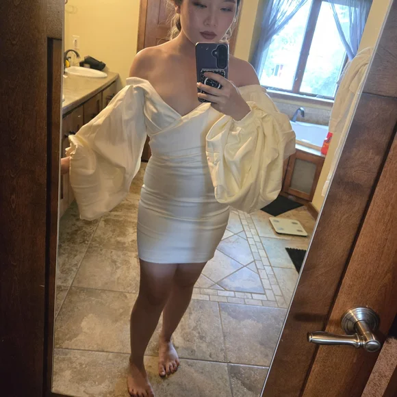 House of CB CARLYN Cream Bodycon Dress with Bishop Sleeves Engagement Bridal - Picture 3 of 3